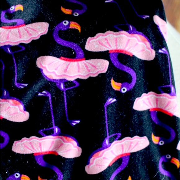 LuLaRoe leggings. In a design with Pink & Purple Flamingos in pink tutus.Sz 2-12 - Picture 2 of 4